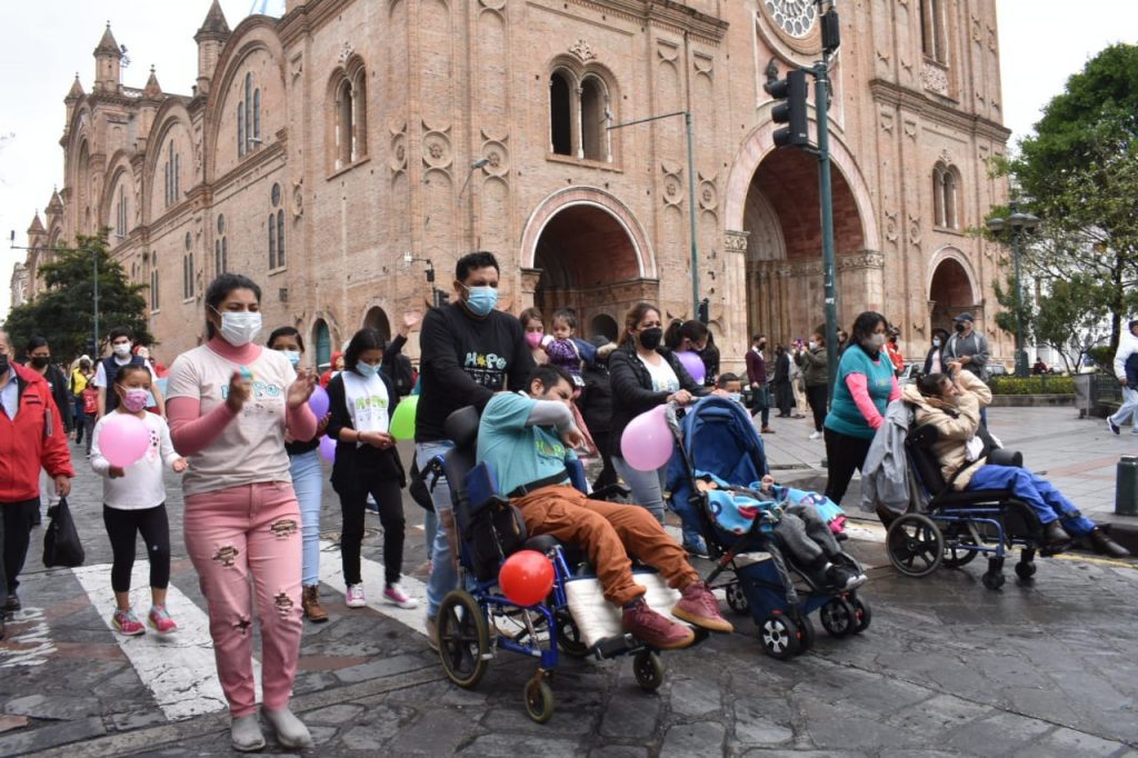 La EMOV conmemora el Día Mundial del Peatón