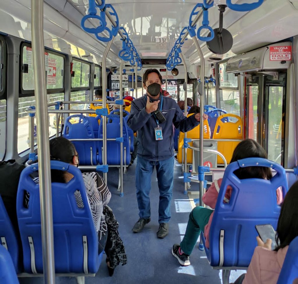 La EMOV socializa el uso de carnet de vacunación en el transporte público