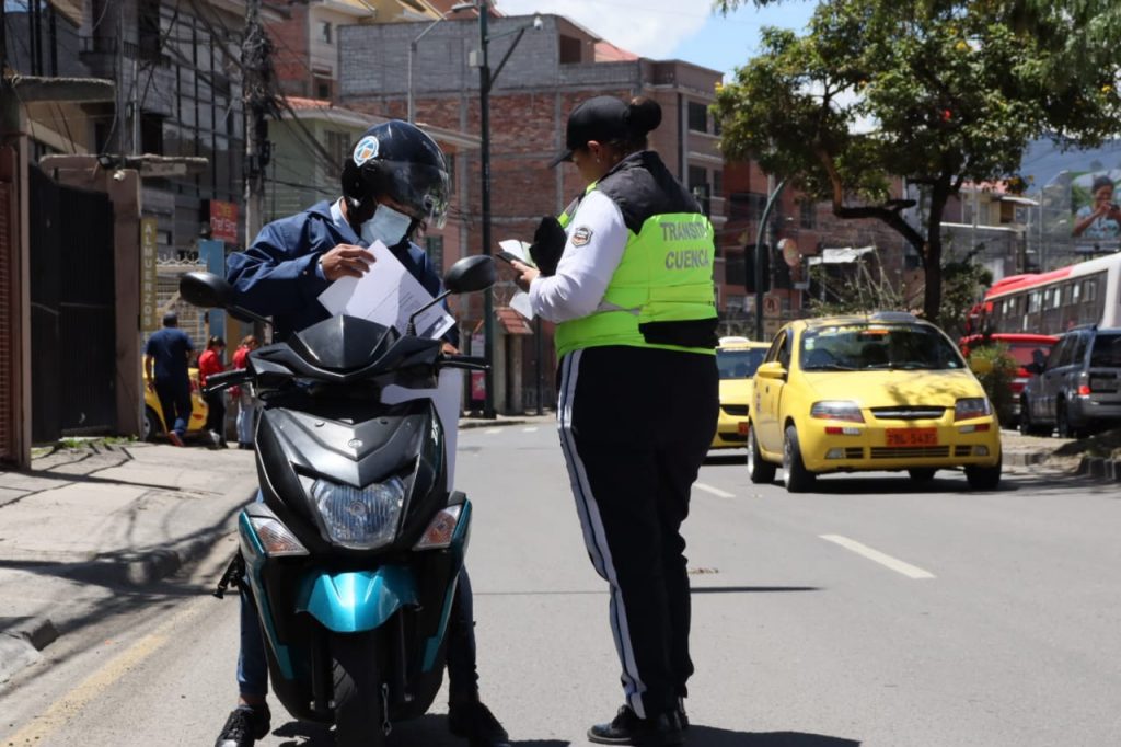 CONTROLES POR LA PREVENCIÓN Y SEGURIDAD VIAL EN CUENCA